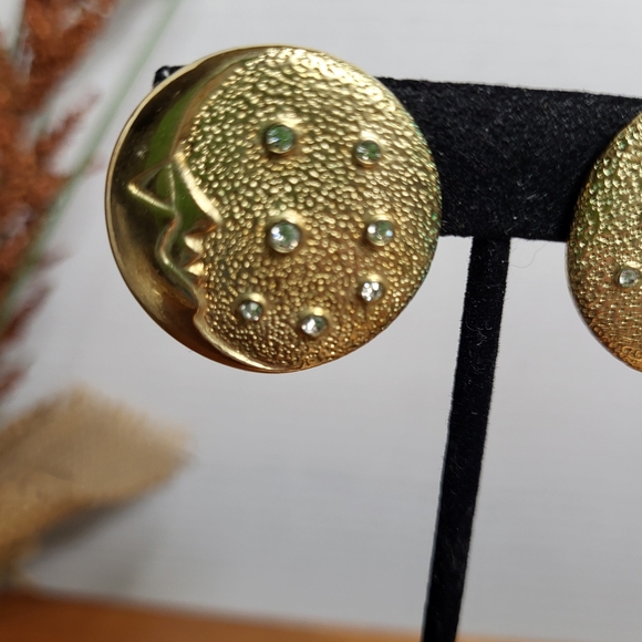 Vintage Gold Tone Butler Moon and Stars Round Clip On Earrings - Picture 5 of 15